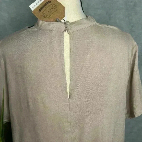 Kori NWT Size Medium Choker Cutout Neck Tunic Unique Tan Fades To Brown - Picture 6 of 12